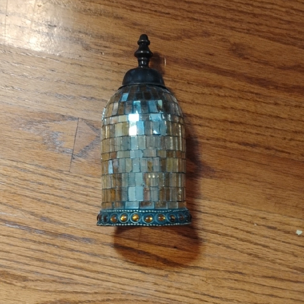 Elegant Mosaic Glass Sconce